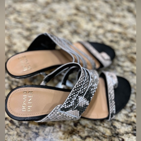 Donald Pliner Kitten Heel Slides Womens Python Print Sandals 6.5 - Picture 3 of 6